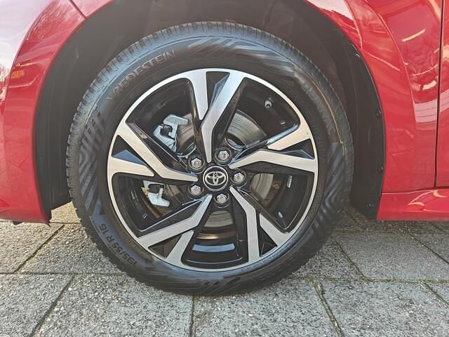 Occasion Toyota Yaris Edition 92 PK (67 kW) 2024 Rood Hatchback