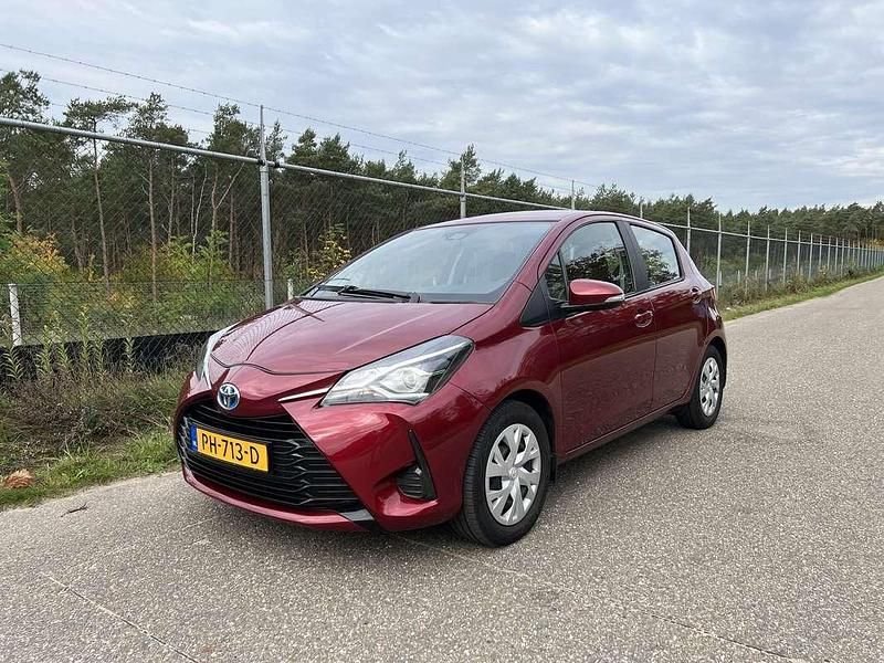 Rood Gebruikt 2017 Toyota Yaris MPV | € 13.950 (Eerlijke prijs) - Afbeelding 1/4
