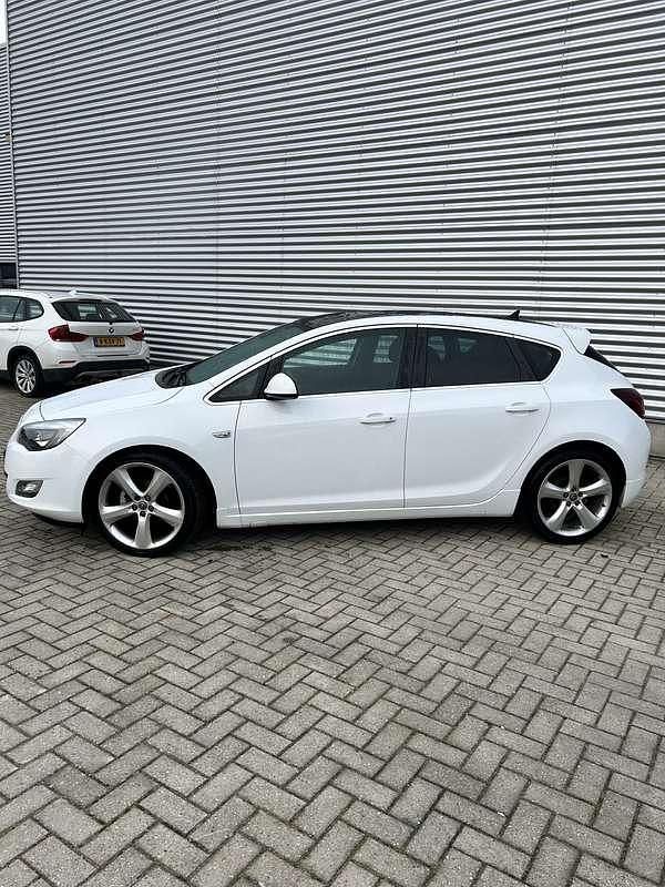 Occasion Opel Astra 140 PK (102 kW) 2012 Wit MPV
