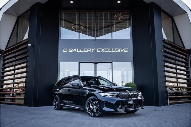 Zwart Gebruikt 2024 BMW 330 M Sport Stationwagen | € 51.495 (Iets duurder) - Afbeelding 1/4
