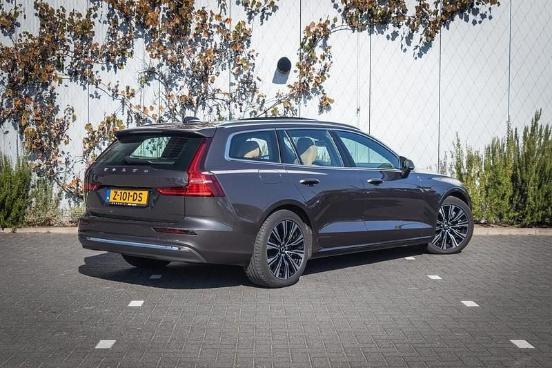 Occasion Volvo V60 Ultimate 2024 Grijs Stationwagen