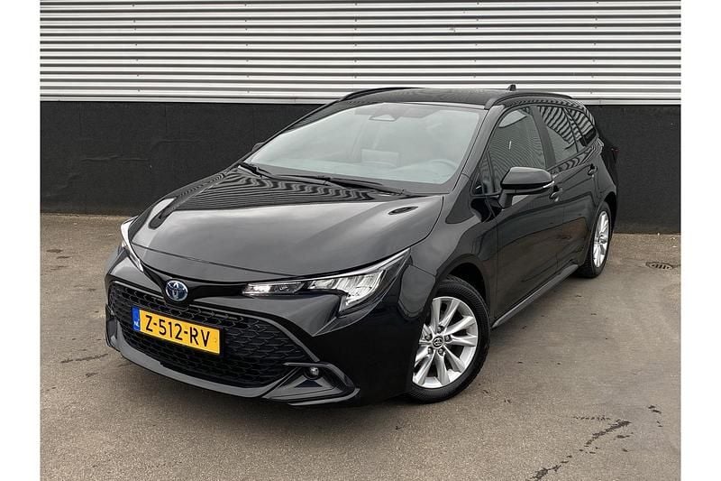 Zwart Gebruikt 2024 Toyota Corolla Active Stationwagen | € 27.749 (Eerlijke prijs) - Afbeelding 1/1