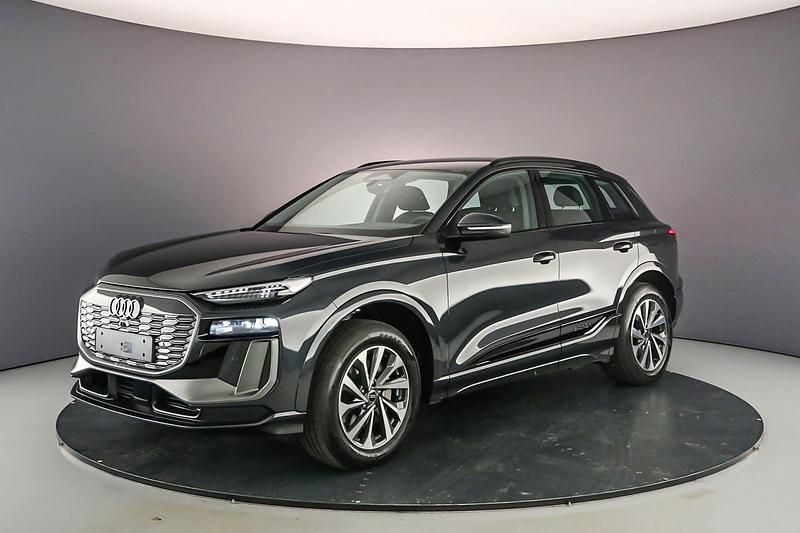 Manhattangrijs metallic Nieuw 2025 Audi Q6 e-tron Advanced SUV | € 69.950 - Afbeelding 1/4