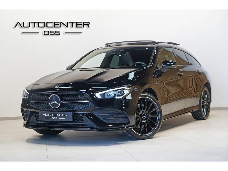 Zwart Gebruikt 2021 Mercedes CLA250 AMG line Sedan | € 30.945 (Eerlijke prijs) - Afbeelding 1/4
