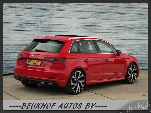 Occasion Audi A3 Sportback e-tron 2015 Rood Hatchback