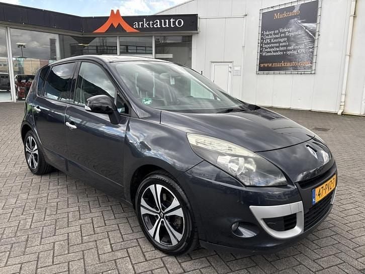 Grijs Gebruikt 2011 Renault Scénic III Bose Edition MPV | € 4.940 (Eerlijke prijs) - Afbeelding 1/4