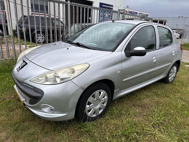 Grijs Gebruikt 2011 Peugeot 206+ Hatchback | € 1.495 (Eerlijke prijs) - Afbeelding 1/4
