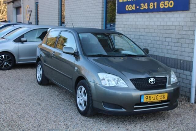 Grijs, metallic lak Gebruikt 2002 Toyota Corolla Terra Hatchback | € 2.990 (Eerlijke prijs) - Afbeelding 1/4
