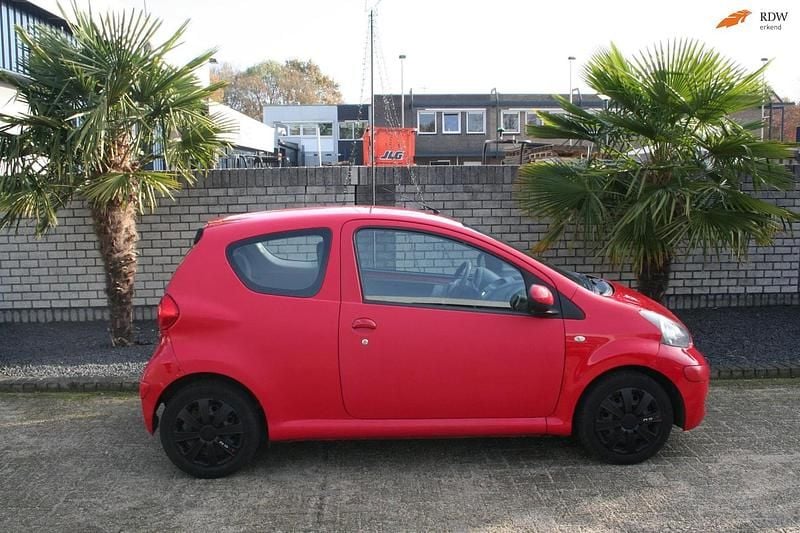 Rood Gebruikt 2008 Toyota Aygo Hatchback | € 1.100 (Super prijs) - Afbeelding 1/4