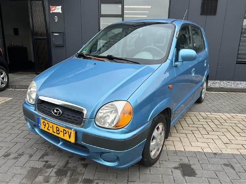 Blauw (metallic) Occasion 2002 Hyundai Atos Hatchback | € 1.200 (Eerlijke prijs) - Afbeelding 1/4