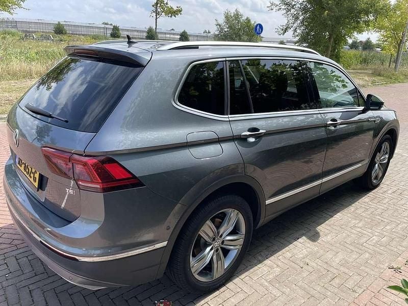 Grijs Gebruikt 2017 VW Tiguan Allspace Highline SUV | € 29.250 (Eerlijke prijs) - Afbeelding 1/4