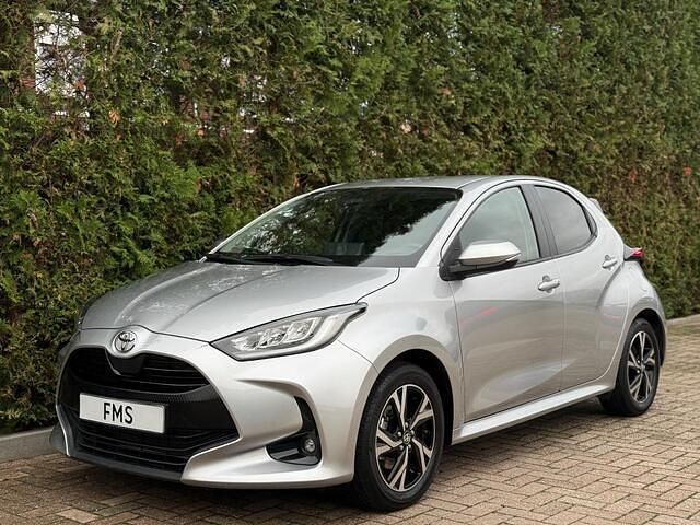 Zilver Occasion 2024 Toyota Yaris Hatchback | € 23.890 (Eerlijke prijs) - Afbeelding 1/4