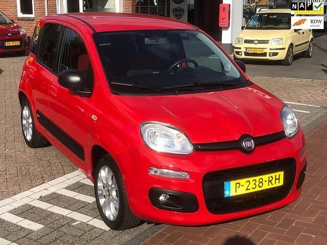 Rood Gebruikt 2017 Fiat Panda Lounge Hatchback | € 7.999 (Eerlijke prijs) - Afbeelding 1/4