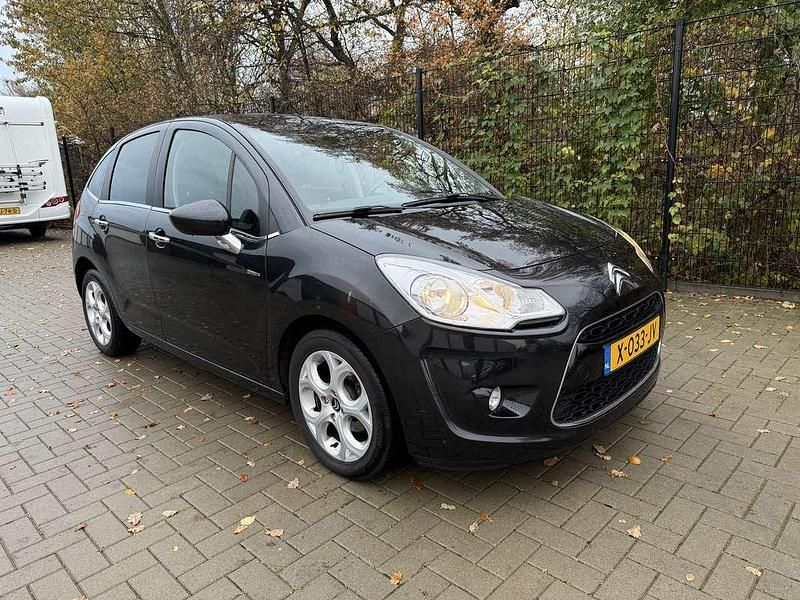 Zwart Gebruikt 2010 Citroën C3 Exclusive Hatchback | € 3.950 (Eerlijke prijs) - Afbeelding 1/4
