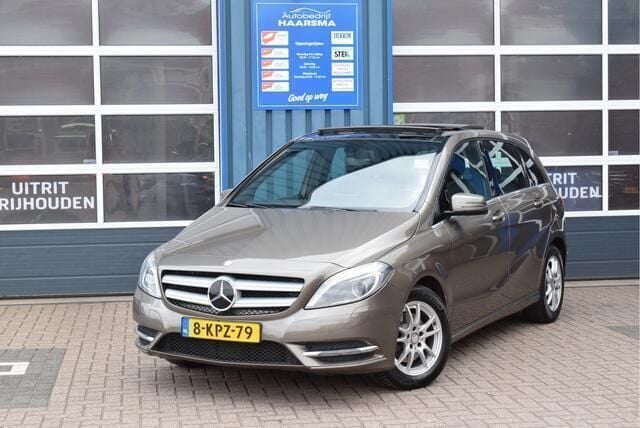 Grijs Gebruikt 2013 Mercedes B180 Ambition MPV | € 12.350 (Iets duurder) - Afbeelding 1/4