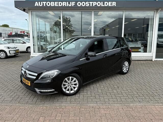Zwart Gebruikt 2013 Mercedes B180 Ambition MPV | € 10.950 (Goede deal) - Afbeelding 1/4