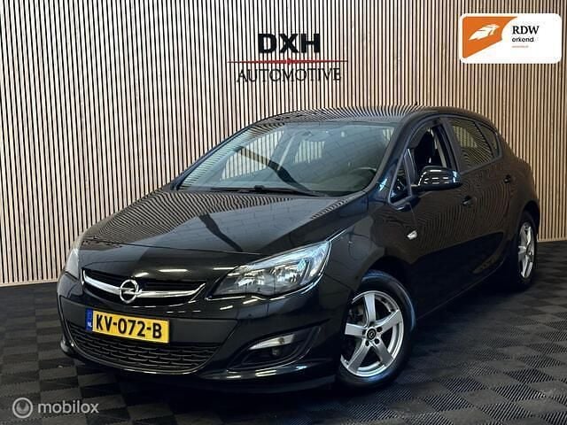 Zwart Gebruikt 2014 Opel Astra Design Edition Hatchback | € 5.940 (Goede deal) - Afbeelding 1/4