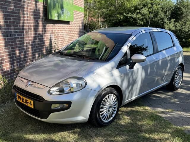 Grijs Gebruikt 2011 Fiat Punto Hatchback | € 2.245 (Eerlijke prijs) - Afbeelding 1/4