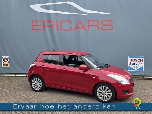Rood Gebruikt 2013 Suzuki Swift Comfort Hatchback | € 9.950 (Eerlijke prijs) - Afbeelding 1/4