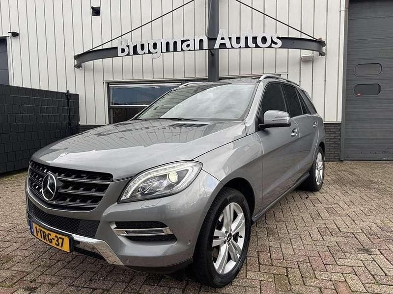 Grijs Gebruikt 2013 Mercedes ML350 SUV | € 17.950 (Goede deal) - Afbeelding 1/4