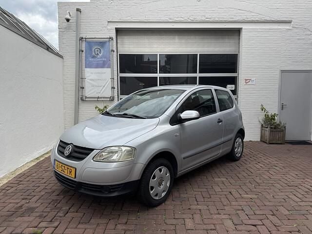 Grijs Gebruikt 2006 VW Fox Trendline Hatchback | € 2.995 (Duur) - Afbeelding 1/4