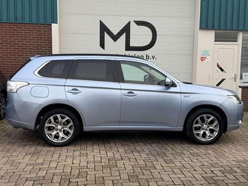 Occasion Mitsubishi Outlander P-HEV Instyle 121 PK (88 kW) 2013 Blauw (metallic) SUV