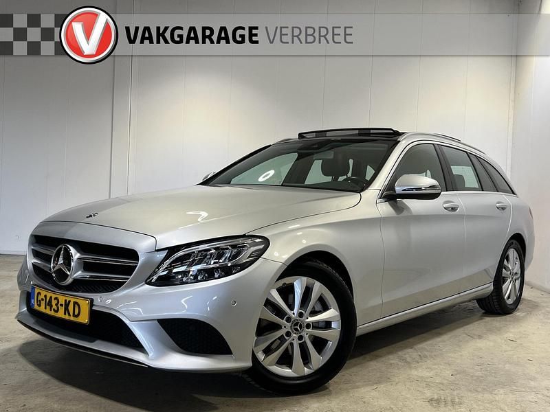 Grijs Gebruikt 2018 Mercedes C200 Premium Stationwagen | € 21.940 (Eerlijke prijs) - Afbeelding 1/4