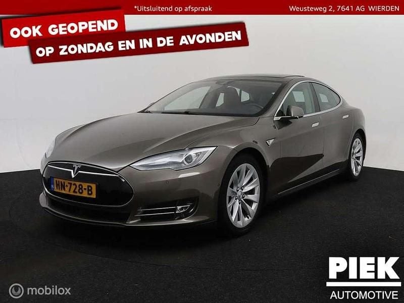 Grijs, metallic lak Gebruikt 2016 Tesla Model S Hatchback | € 18.998 (Eerlijke prijs) - Afbeelding 1/3