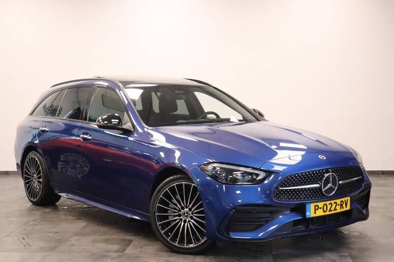 Blauw Gebruikt 2022 Mercedes E300 AMG line Stationwagen | € 45.050 (Duur) - Afbeelding 1/4