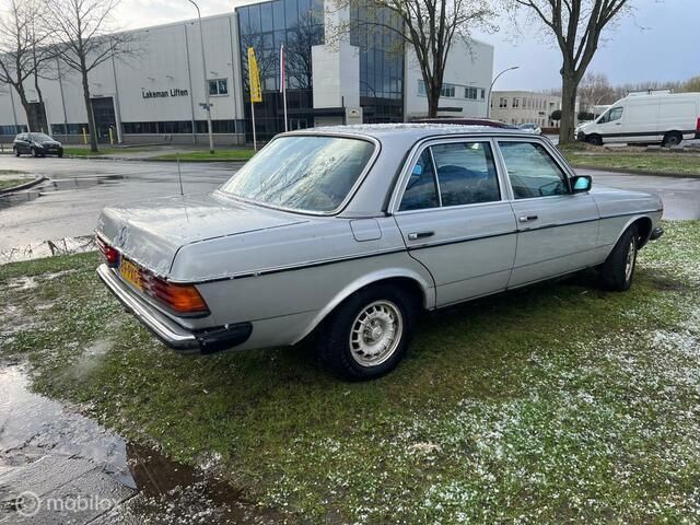 Occasion Mercedes E230 136 PK (100 kW) 1983 Grijs Sedan