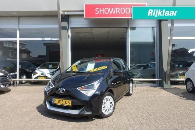 Zwart, andere lak Gebruikt 2020 Toyota Aygo X-play Hatchback | € 15.490 (Eerlijke prijs) - Afbeelding 1/4