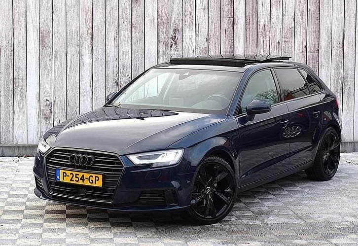 Blauw metallic Gebruikt 2017 Audi A3 Black Edition | € 14.450 (Super prijs) - Afbeelding 1/4