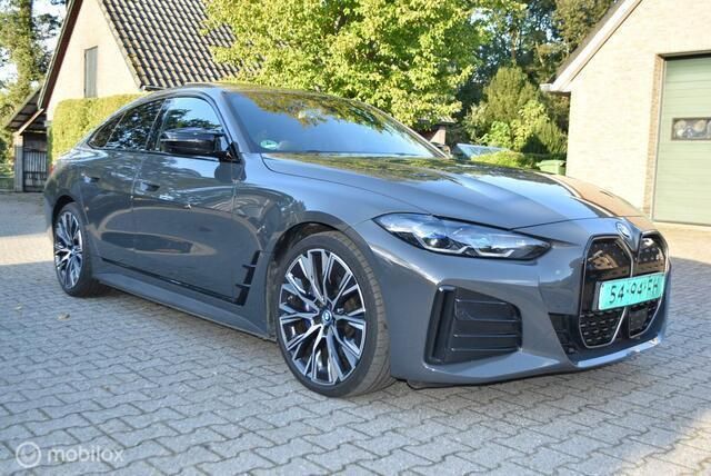 Grijs, metallic lak Gebruikt 2022 BMW i4 Performance Sedan | € 47.900 - Afbeelding 1/4