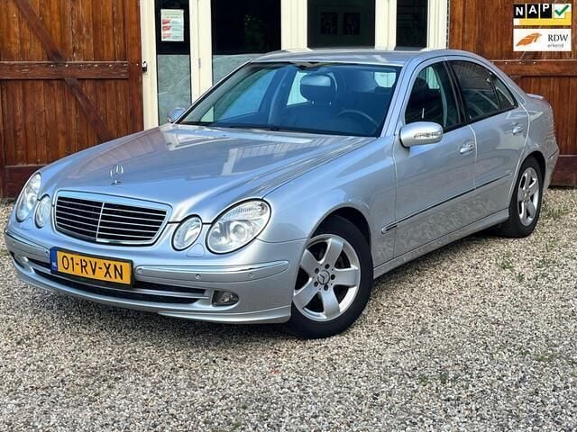 Grijs Gebruikt 2005 Mercedes E280 Avantgarde Sedan | € 6.950 (Eerlijke prijs) - Afbeelding 1/4