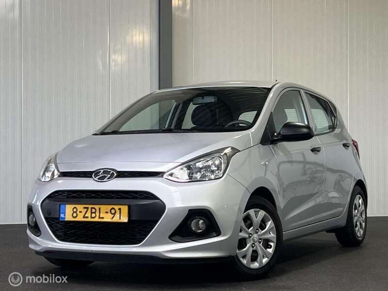 Grijs Gebruikt 2014 Hyundai i10 Hatchback | € 5.445 (Eerlijke prijs) - Afbeelding 1/3