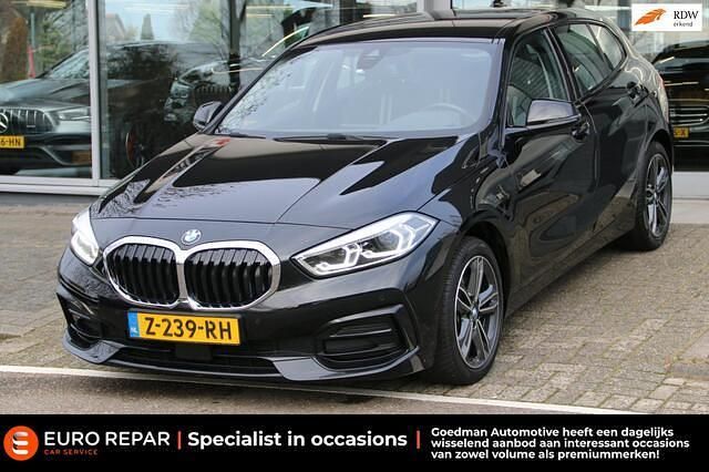 Zwart Occasion 2024 BMW 118 Sport Line Hatchback | € 22.995 - Afbeelding 1/4