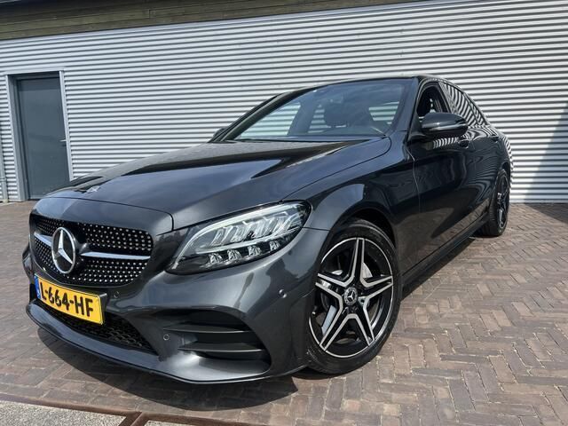 Grijs Gebruikt 2021 Mercedes C180 Business Sedan | € 32.900 (Goede deal) - Afbeelding 1/4