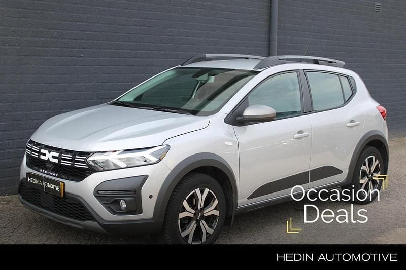 Grijs Occasion 2023 Dacia Sandero Stepway Hatchback | € 16.880 (Iets duurder) - Afbeelding 1/4