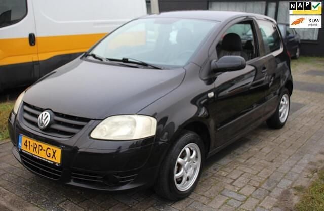 Zwart (metallic) Gebruikt 2006 VW Fox Black Edition Hatchback | € 950 (Goede deal) - Afbeelding 1/4