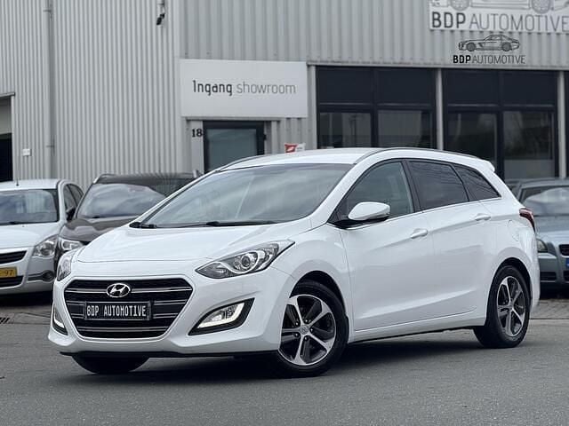 Wit Occasion 2016 Hyundai i30 Comfort Hatchback | € 10.900 (Eerlijke prijs) - Afbeelding 1/4
