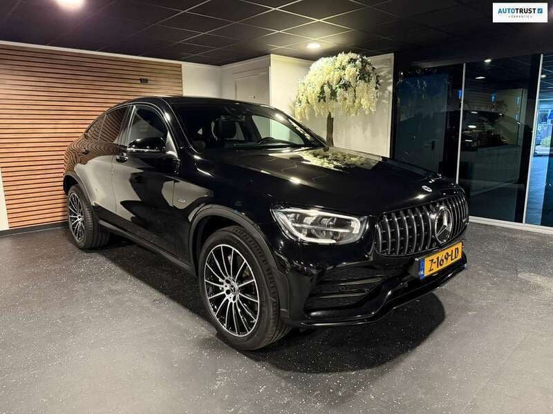 Zwart Gebruikt 2021 Mercedes GLC300e Business Coupé | € 43.999 (Eerlijke prijs) - Afbeelding 1/4
