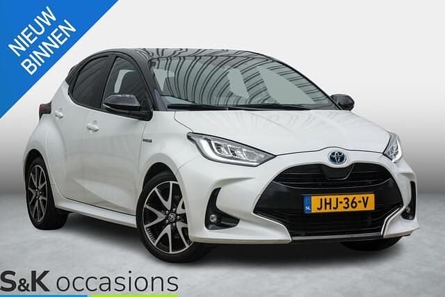 Wit Gebruikt 2021 Toyota Yaris Executive Hatchback | € 19.950 (Goede deal) - Afbeelding 1/4