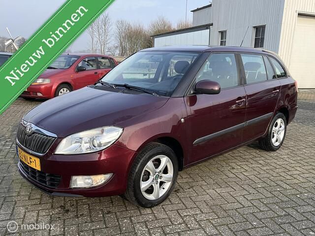 Rood Occasion 2010 Skoda Fabia GreenLine Stationwagen | € 1.800 (Eerlijke prijs) - Afbeelding 1/4