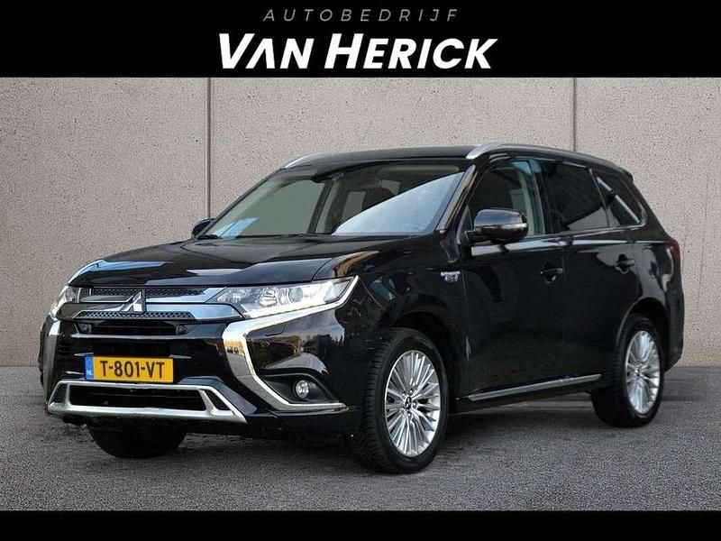 Zwart Gebruikt 2020 Mitsubishi Outlander P-HEV Intense+ SUV | € 18.945 (Super prijs) - Afbeelding 1/4