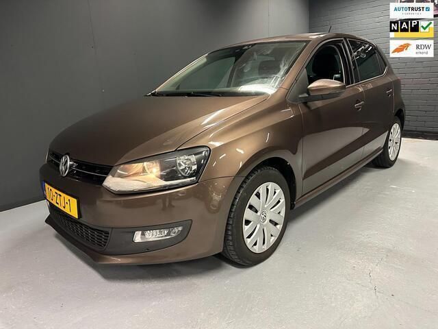 Bruin Gebruikt 2013 VW Polo Hatchback | € 6.450 (Eerlijke prijs) - Afbeelding 1/4