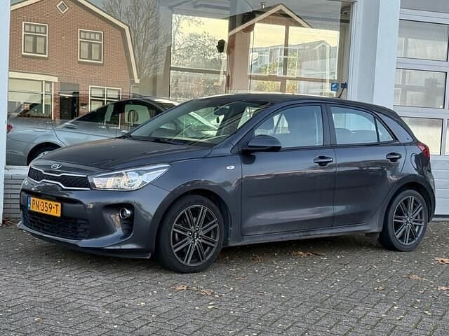 Grijs Gebruikt 2017 Kia Rio Turbo Hatchback | € 9.999 (Goede deal) - Afbeelding 1/4