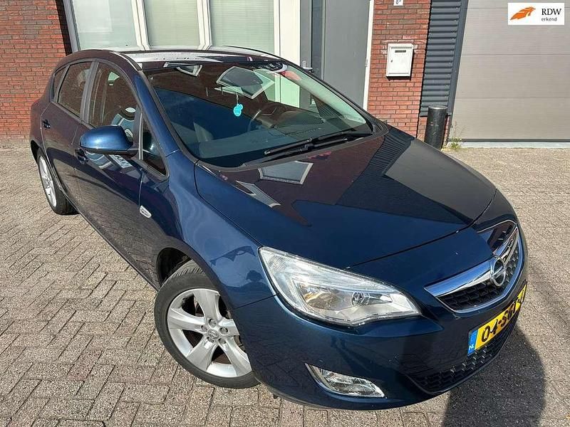 Blauw Gebruikt 2011 Opel Astra Edition Hatchback | € 3.999 (Goede deal) - Afbeelding 1/4