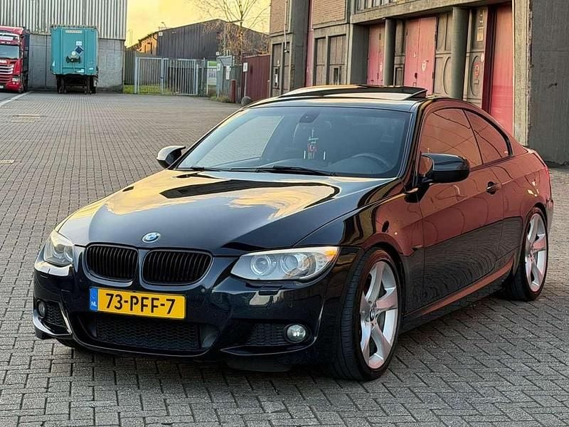 Zwart Gebruikt 2011 BMW 325 Coupé | € 12.500 (Duur) - Afbeelding 1/4