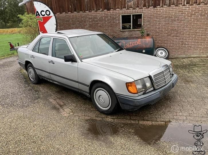 Gebruikt 1987 Mercedes E300 | € 3.740 - Afbeelding 1/1