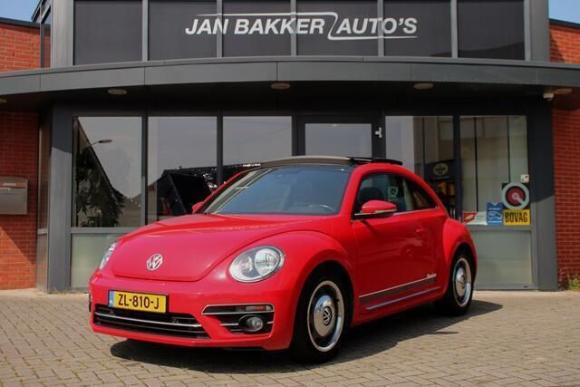 Rood Gebruikt 2017 VW Beetle Exclusive Hatchback | € 12.900 (Eerlijke prijs) - Afbeelding 1/4